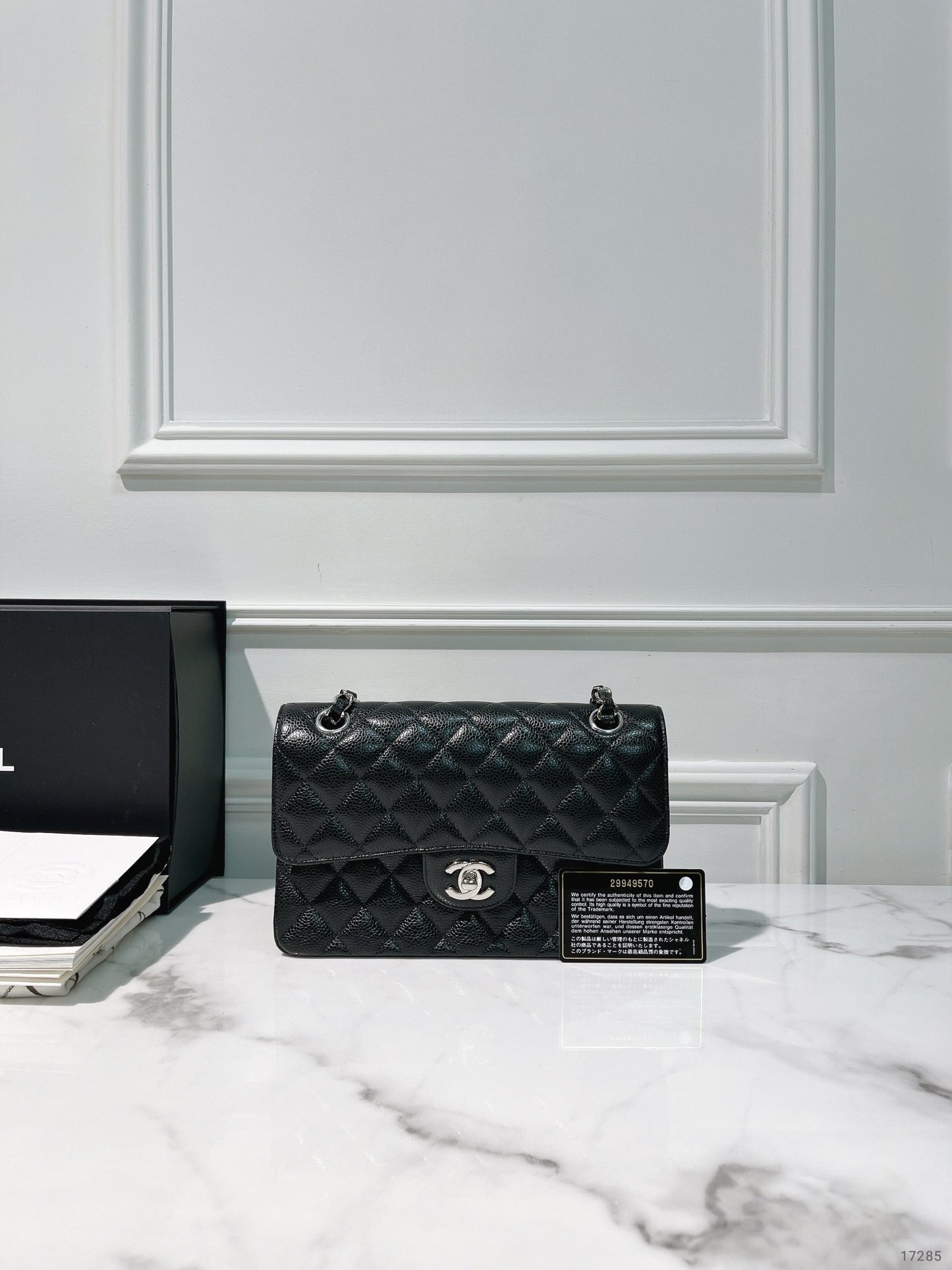 CHANEL SMALL CLASSIC FLAP, Black/Silver