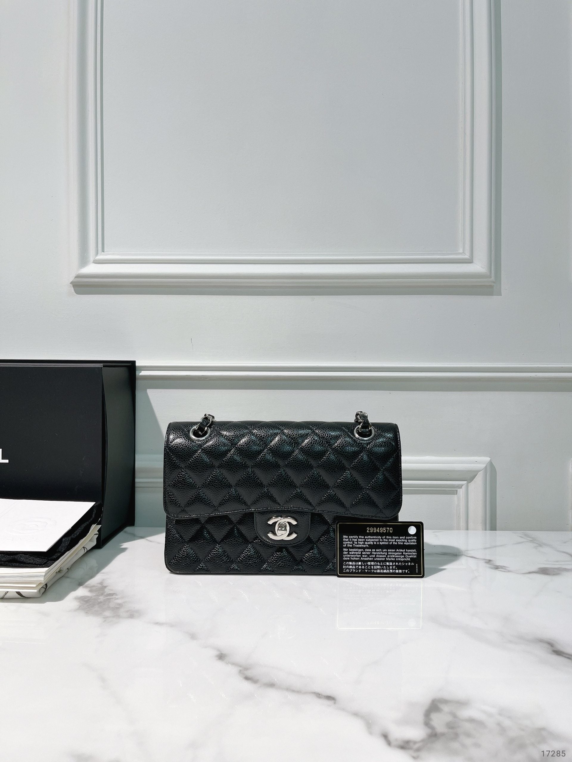 CHANEL SMALL CLASSIC FLAP, Black/Silver