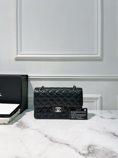 CHANEL SMALL CLASSIC FLAP, Black/Silver