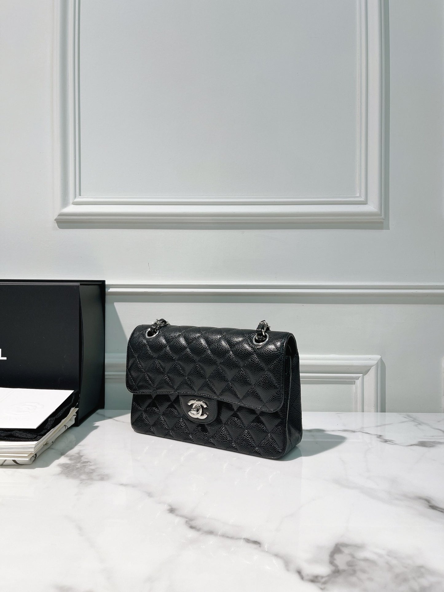 CHANEL SMALL CLASSIC FLAP, Black/Silver