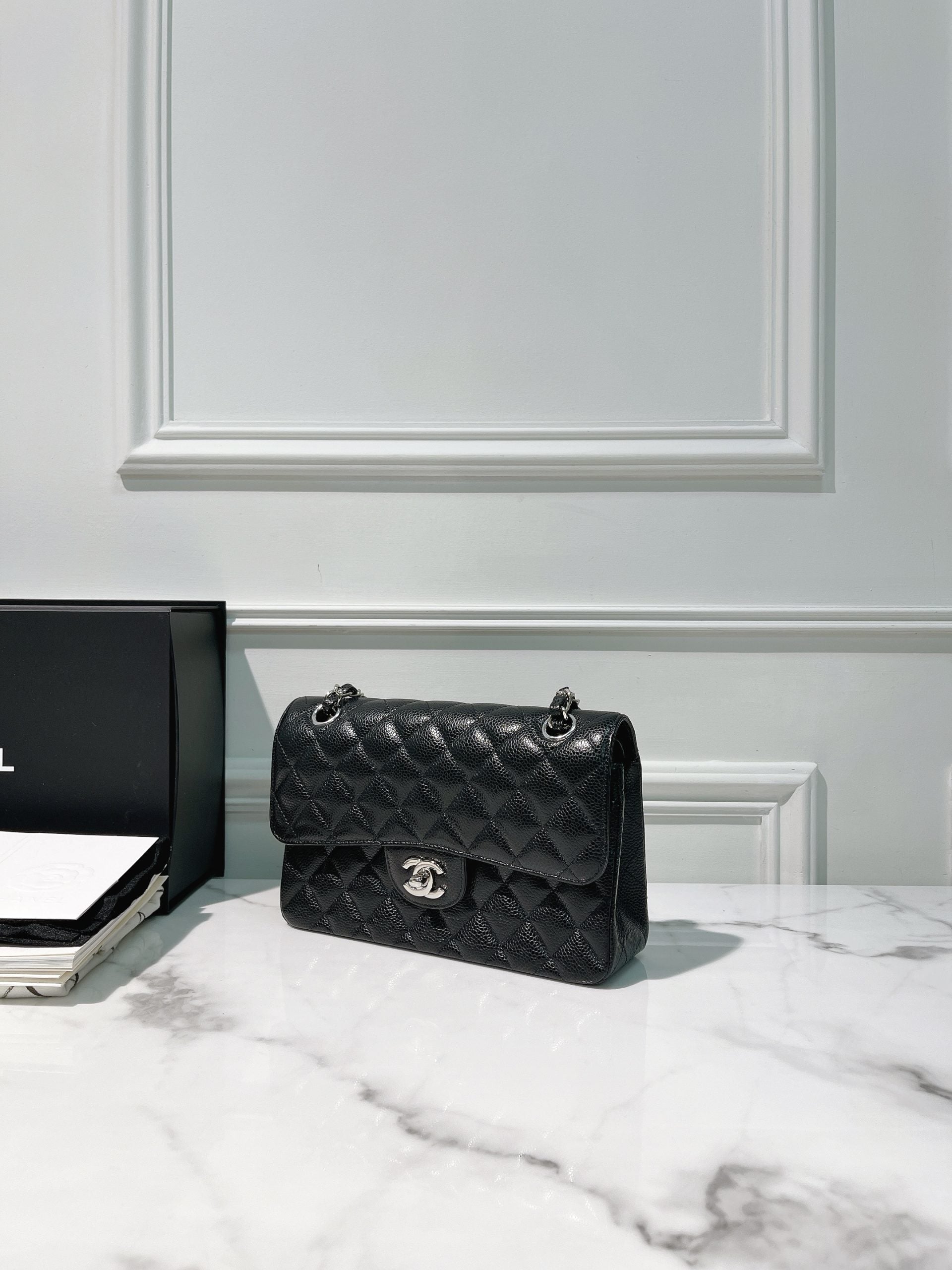 CHANEL SMALL CLASSIC FLAP, Black/Silver