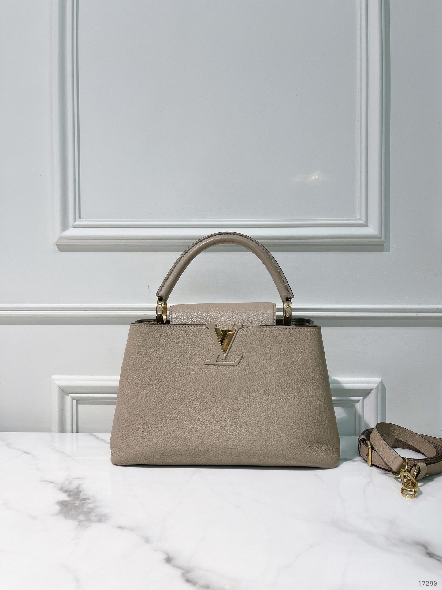 LV CAPUCINES MM, Grey/Gold