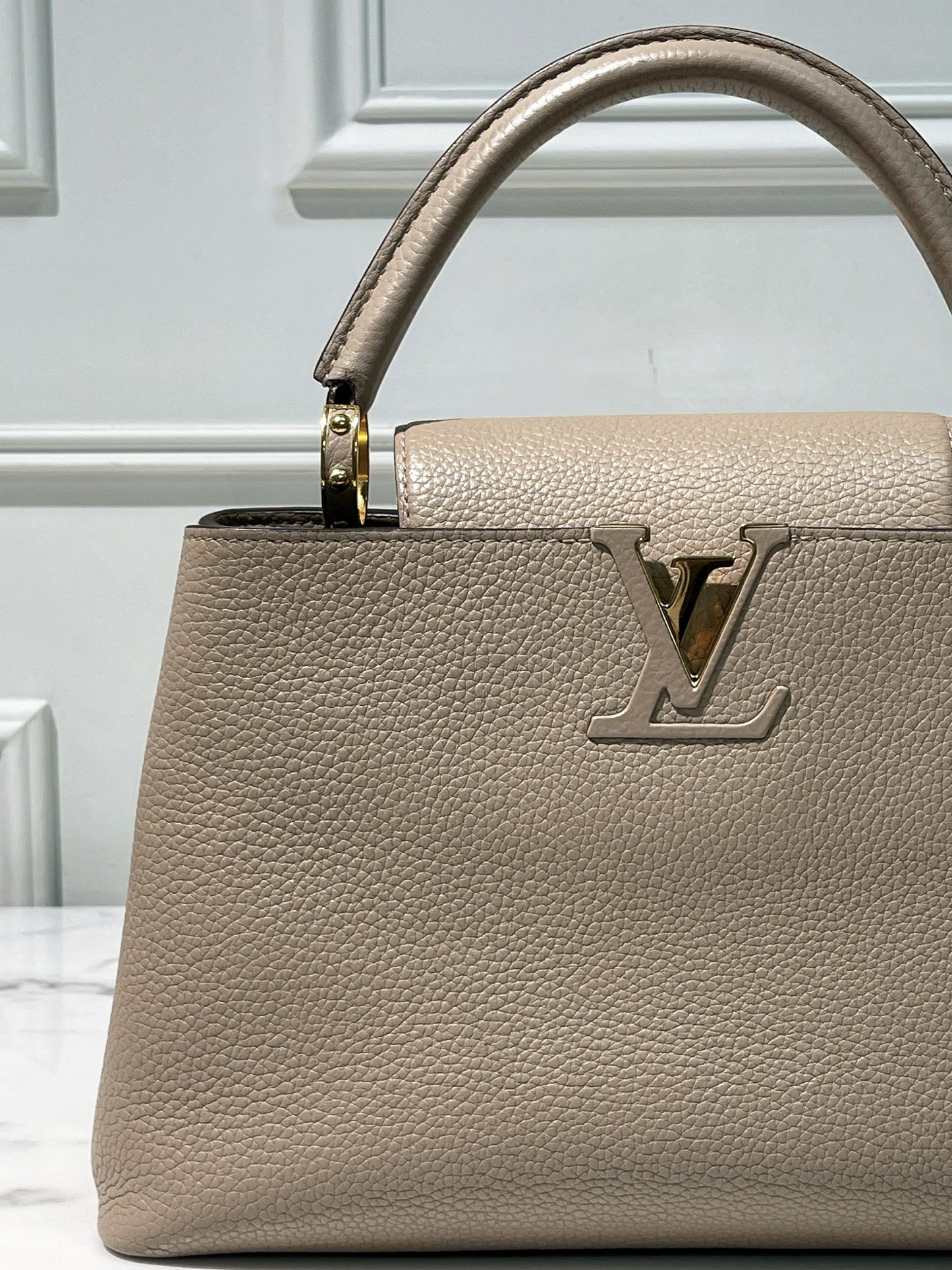 LV CAPUCINES MM, Grey/Gold