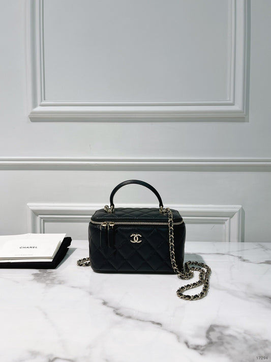 CHANEL TOP HANDLE VANITY CASE, Black/Gold