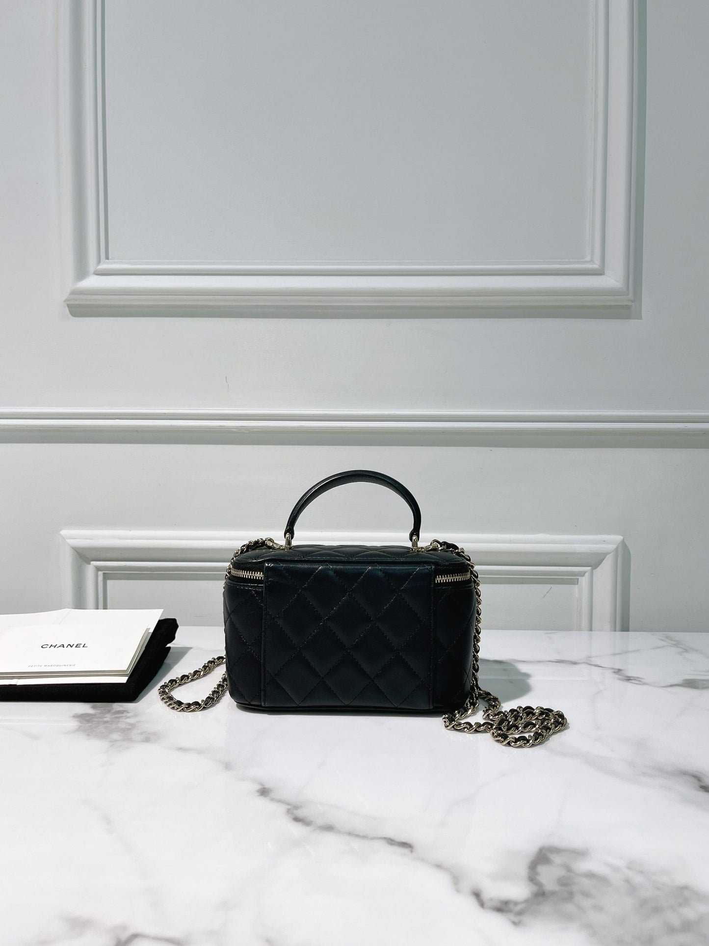 CHANEL TOP HANDLE VANITY CASE, Black/Gold