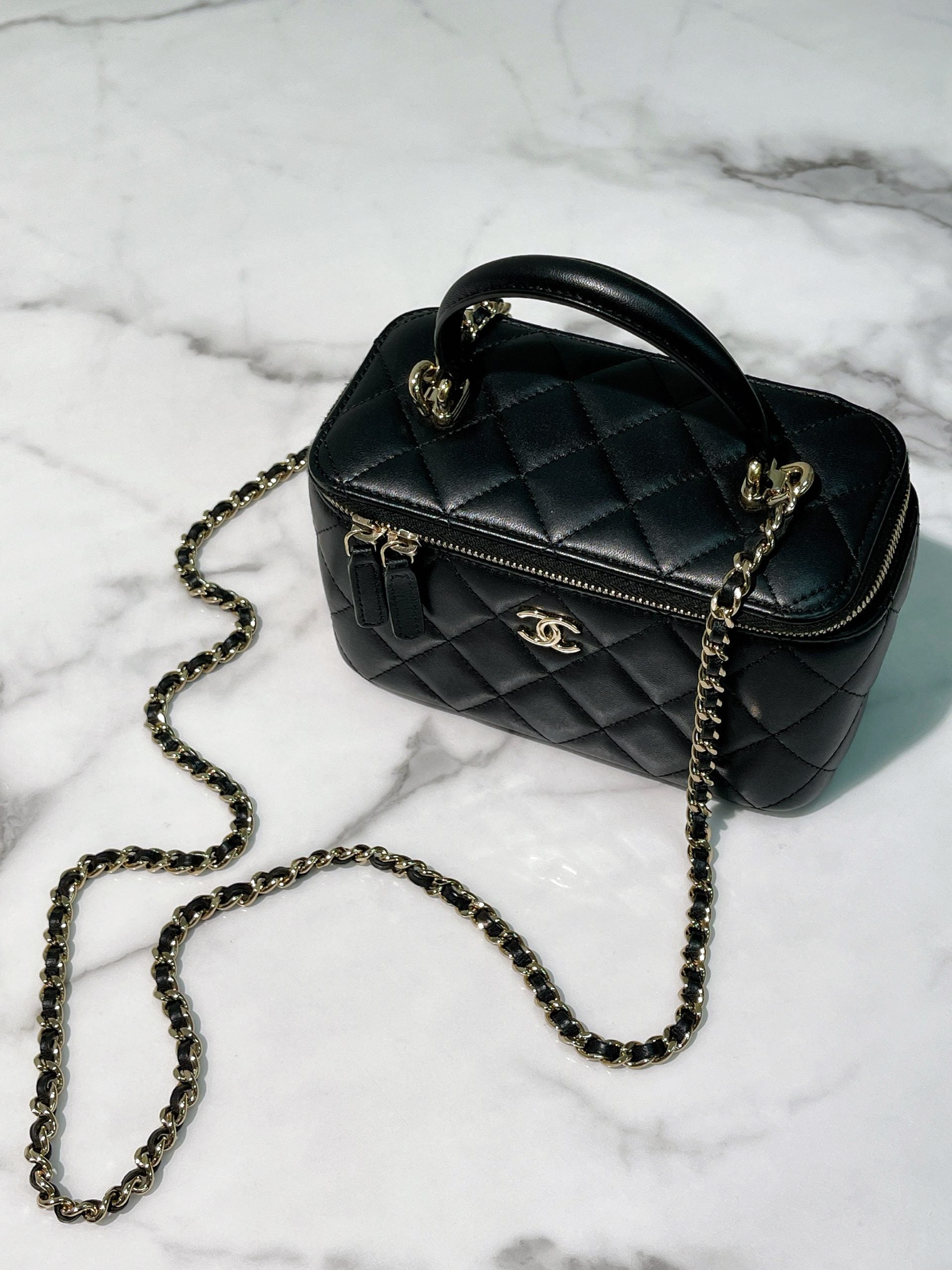 CHANEL TOP HANDLE VANITY CASE, Black/Gold