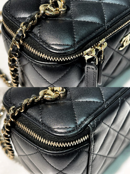 CHANEL TOP HANDLE VANITY CASE, Black/Gold