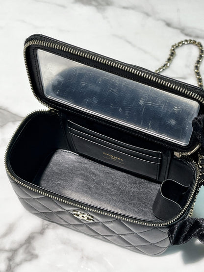CHANEL TOP HANDLE VANITY CASE, Black/Gold