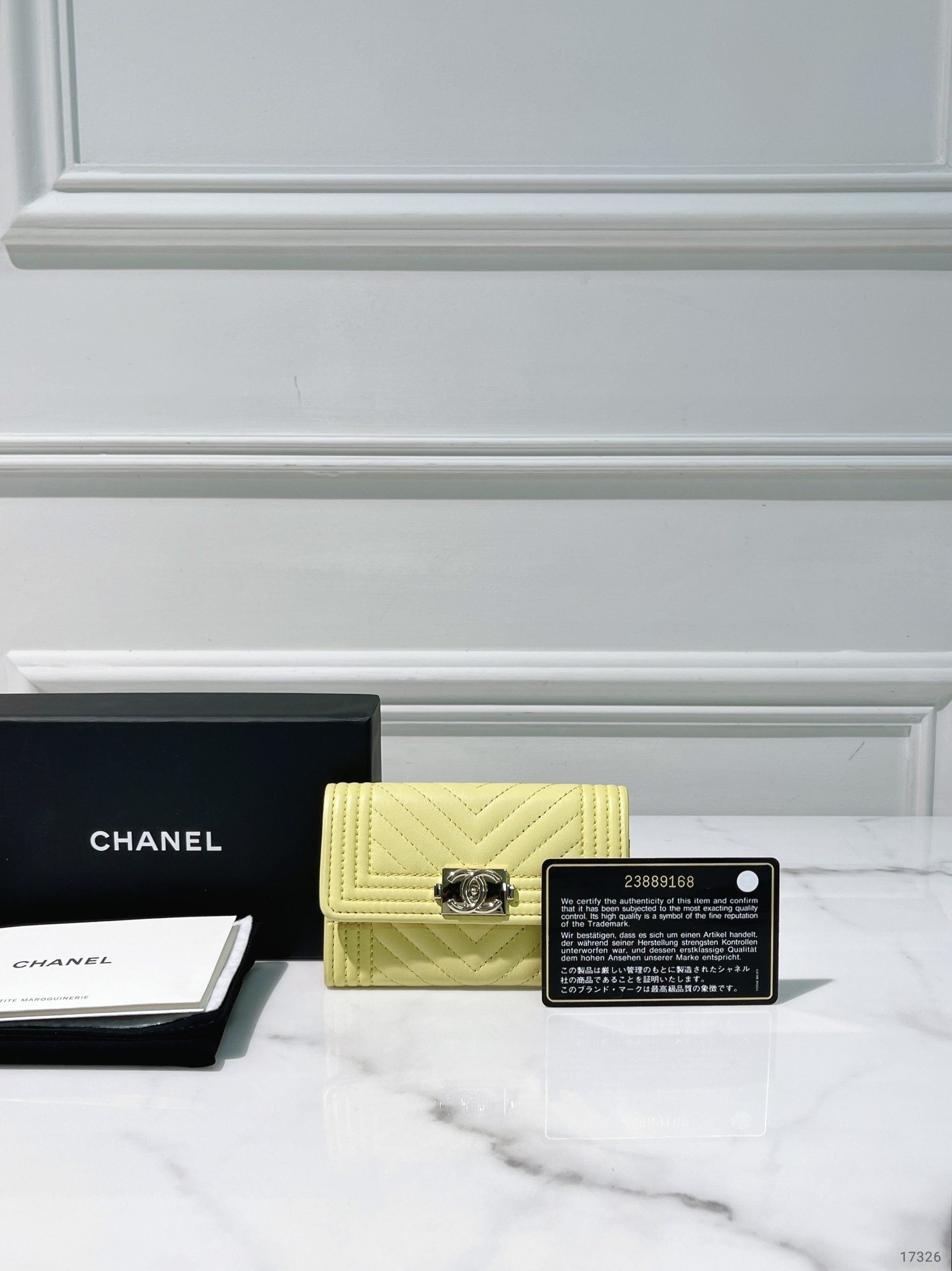 CHANEL CARD HOLDER, Yellow/Gold