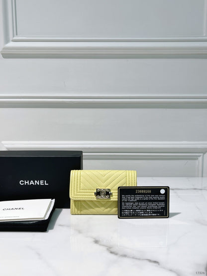 CHANEL CARD HOLDER, Yellow/Gold