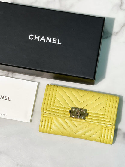 CHANEL CARD HOLDER, Yellow/Gold