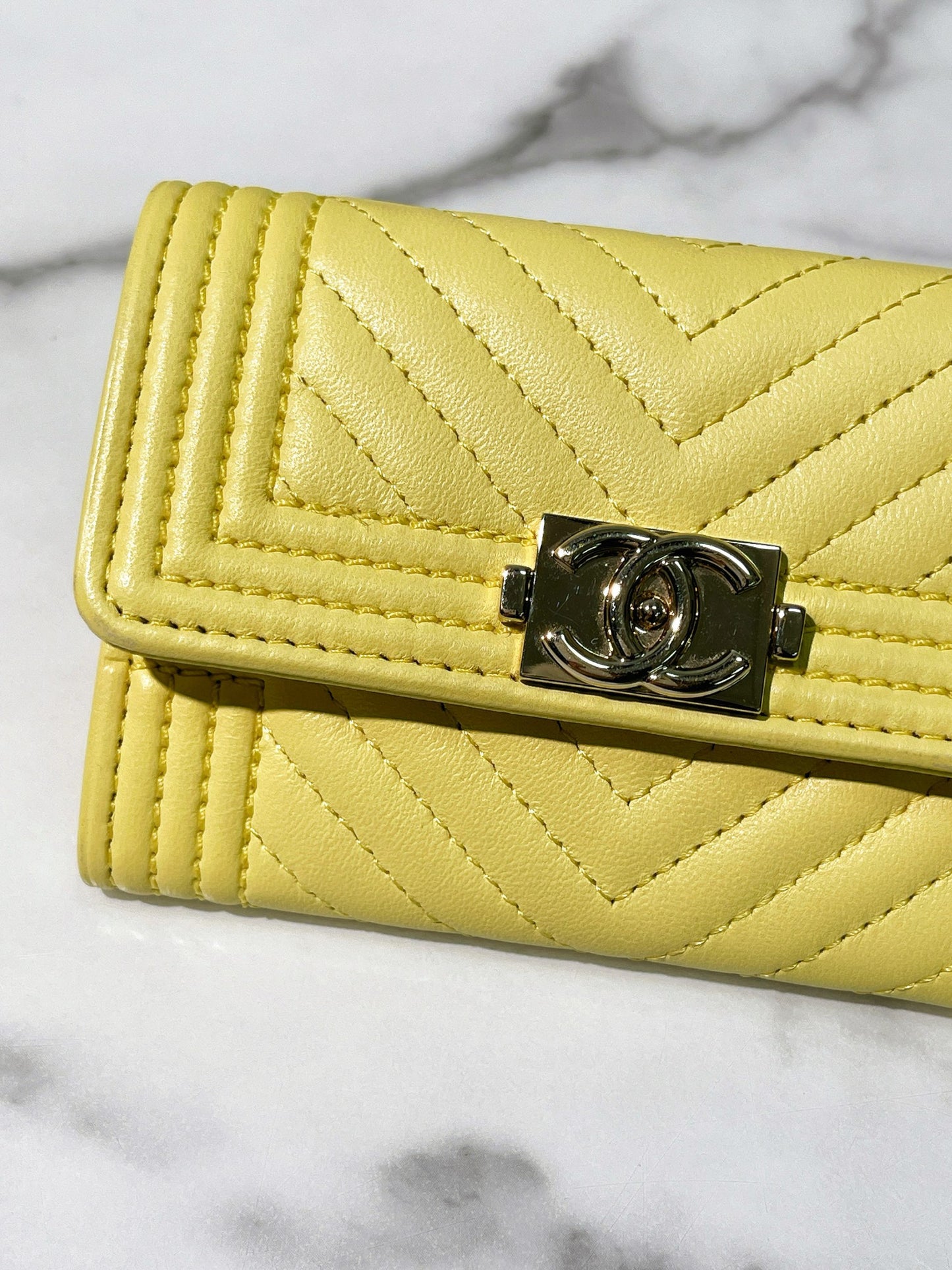 CHANEL CARD HOLDER, Yellow/Gold