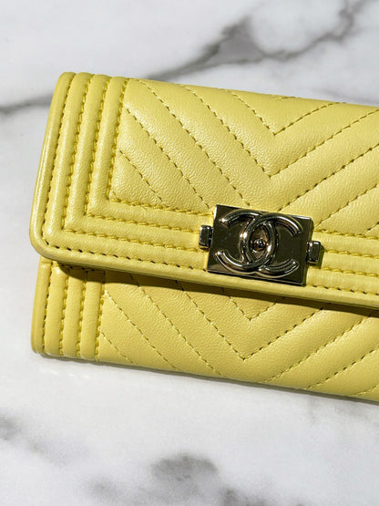 CHANEL CARD HOLDER, Yellow/Gold