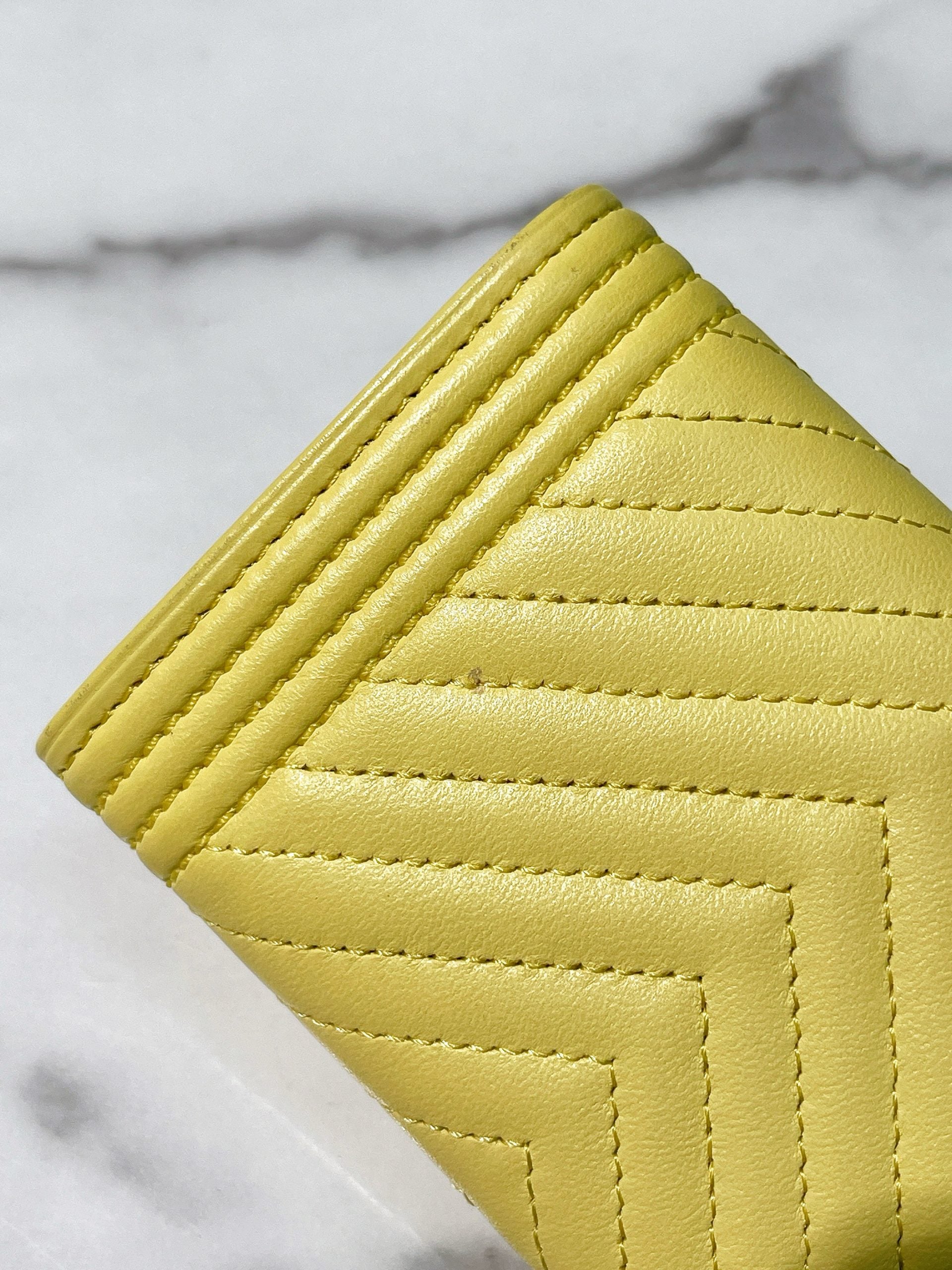 CHANEL CARD HOLDER, Yellow/Gold