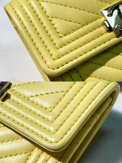 CHANEL CARD HOLDER, Yellow/Gold