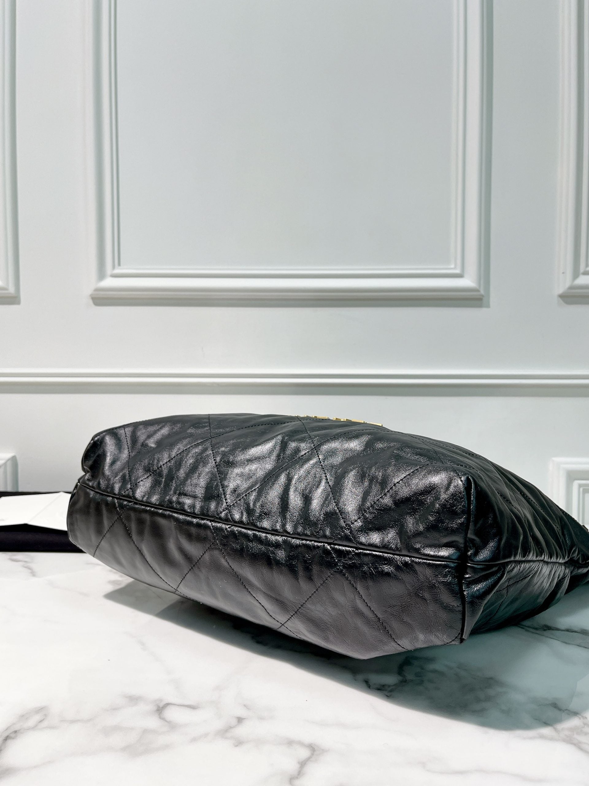 CHANEL LARGE 22 BAG, Black/Gold