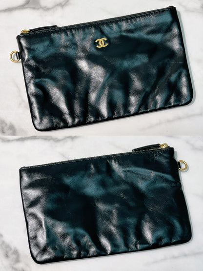 CHANEL LARGE 22 BAG, Black/Gold