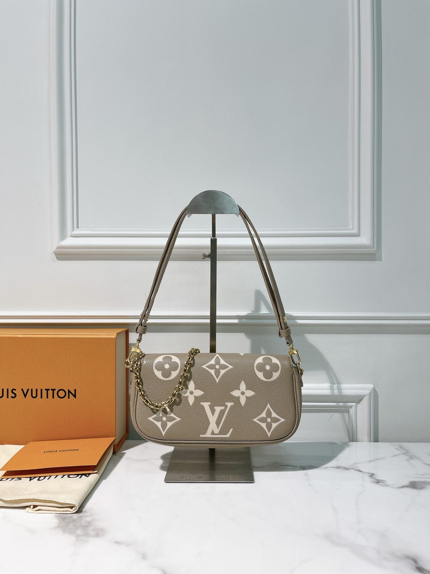 LV IVY, Tourterelle/Crème