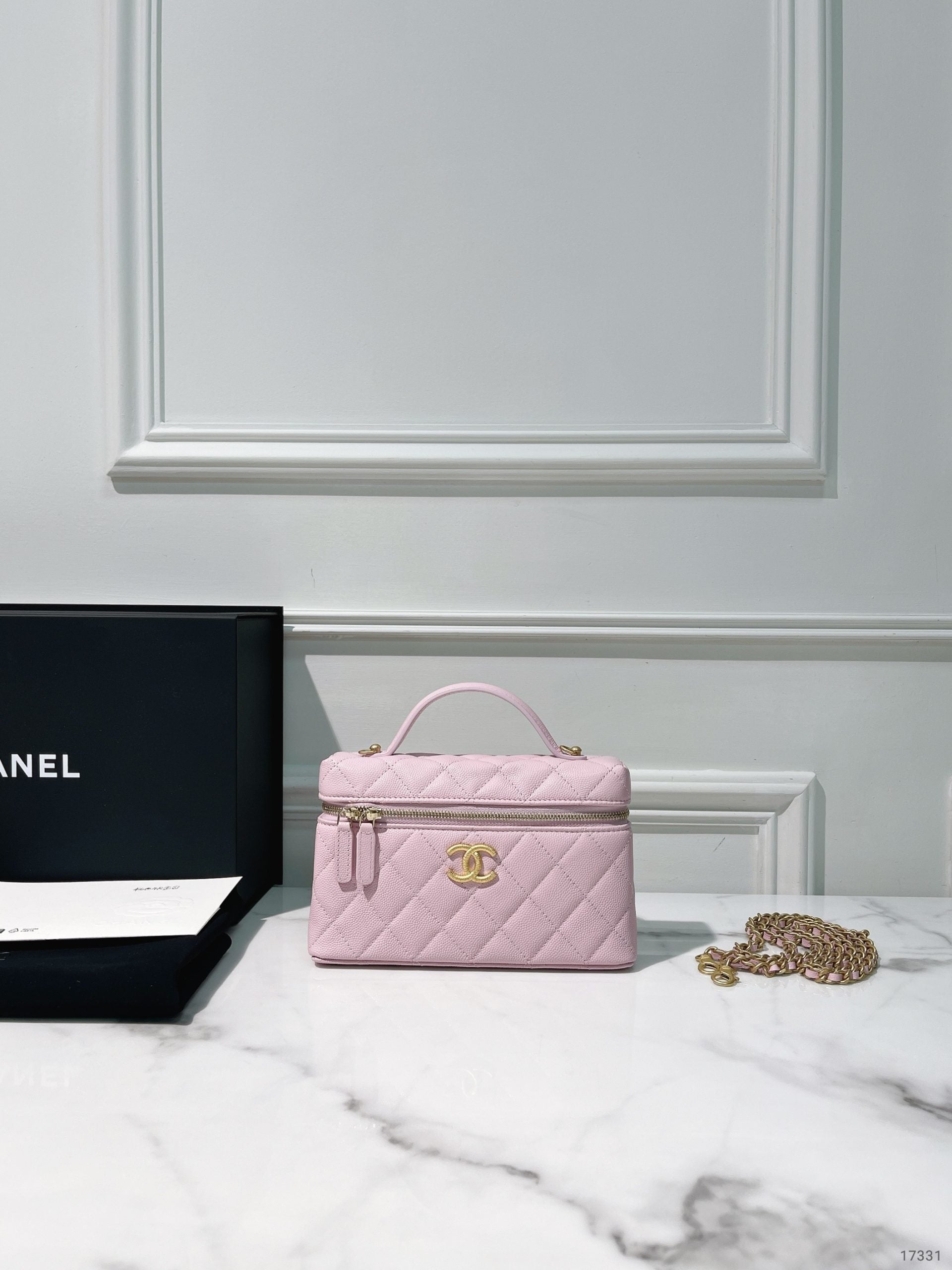 CHANEL 25P VANITY CASE, Pink/Gold