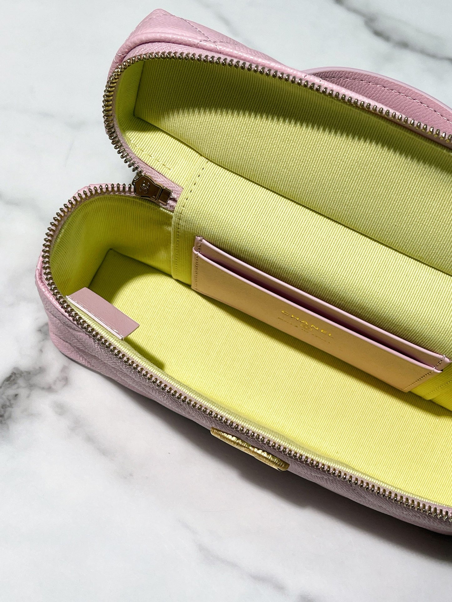 CHANEL 25P VANITY CASE, Pink/Gold