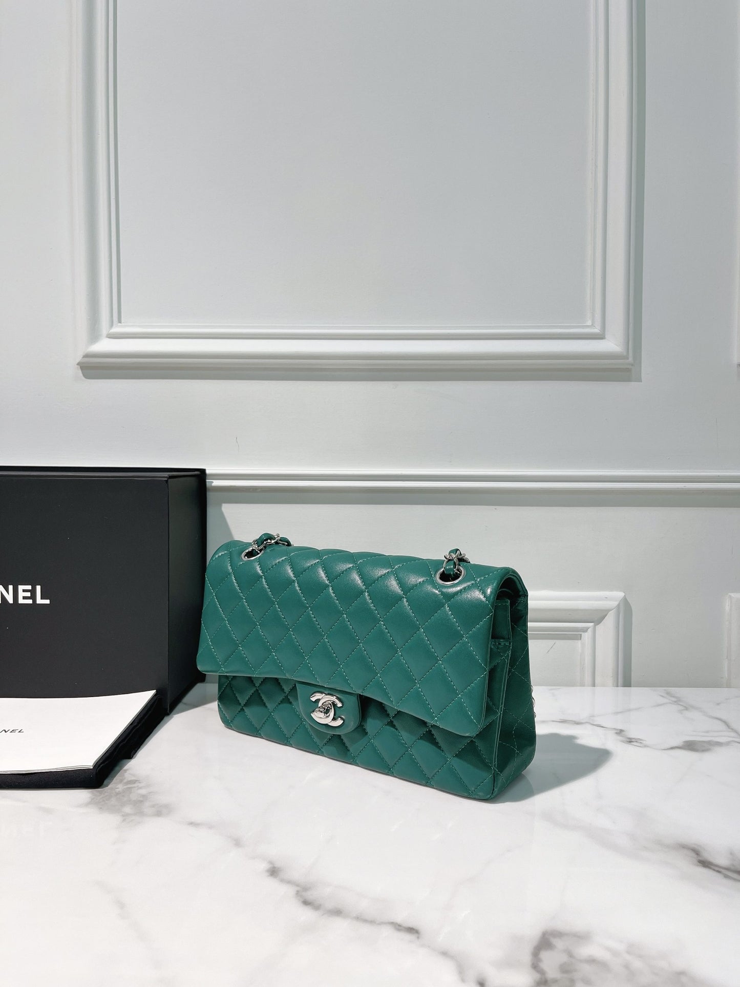 CHANEL MEDIUM CLASSIC FLAP, Green/Silver