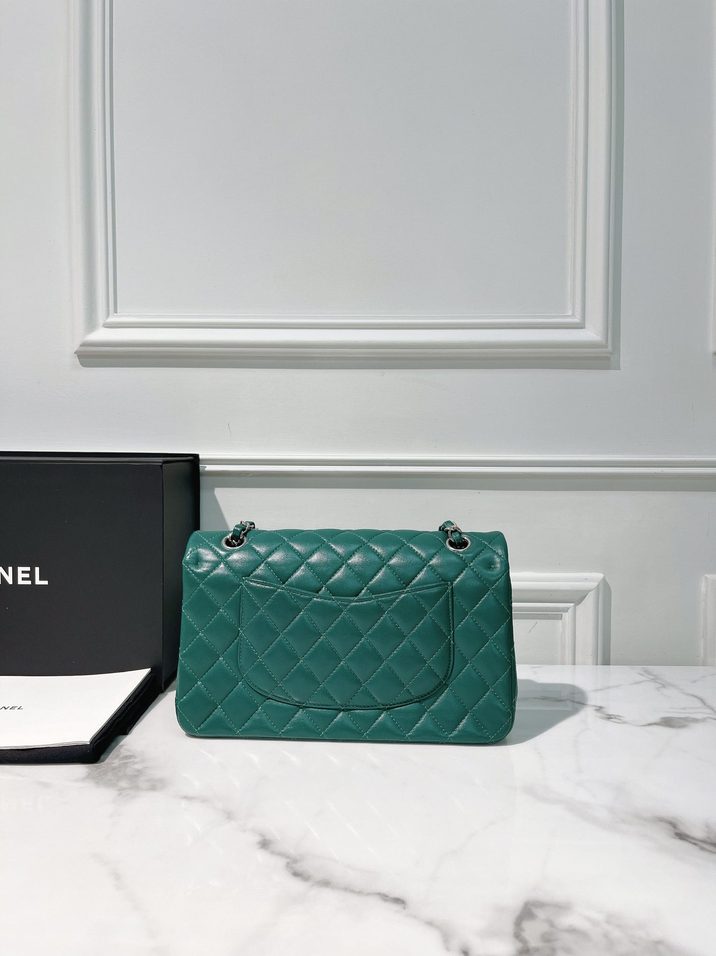 CHANEL MEDIUM CLASSIC FLAP, Green/Silver