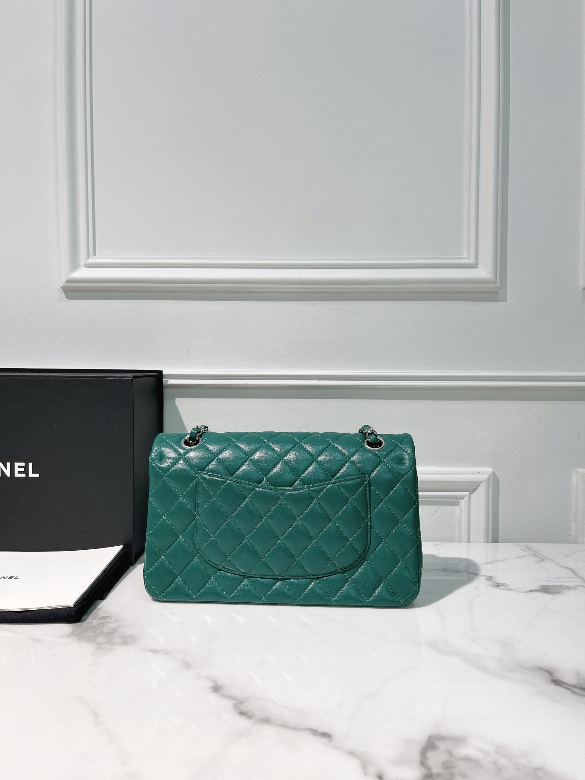 CHANEL MEDIUM CLASSIC FLAP, Green/Silver