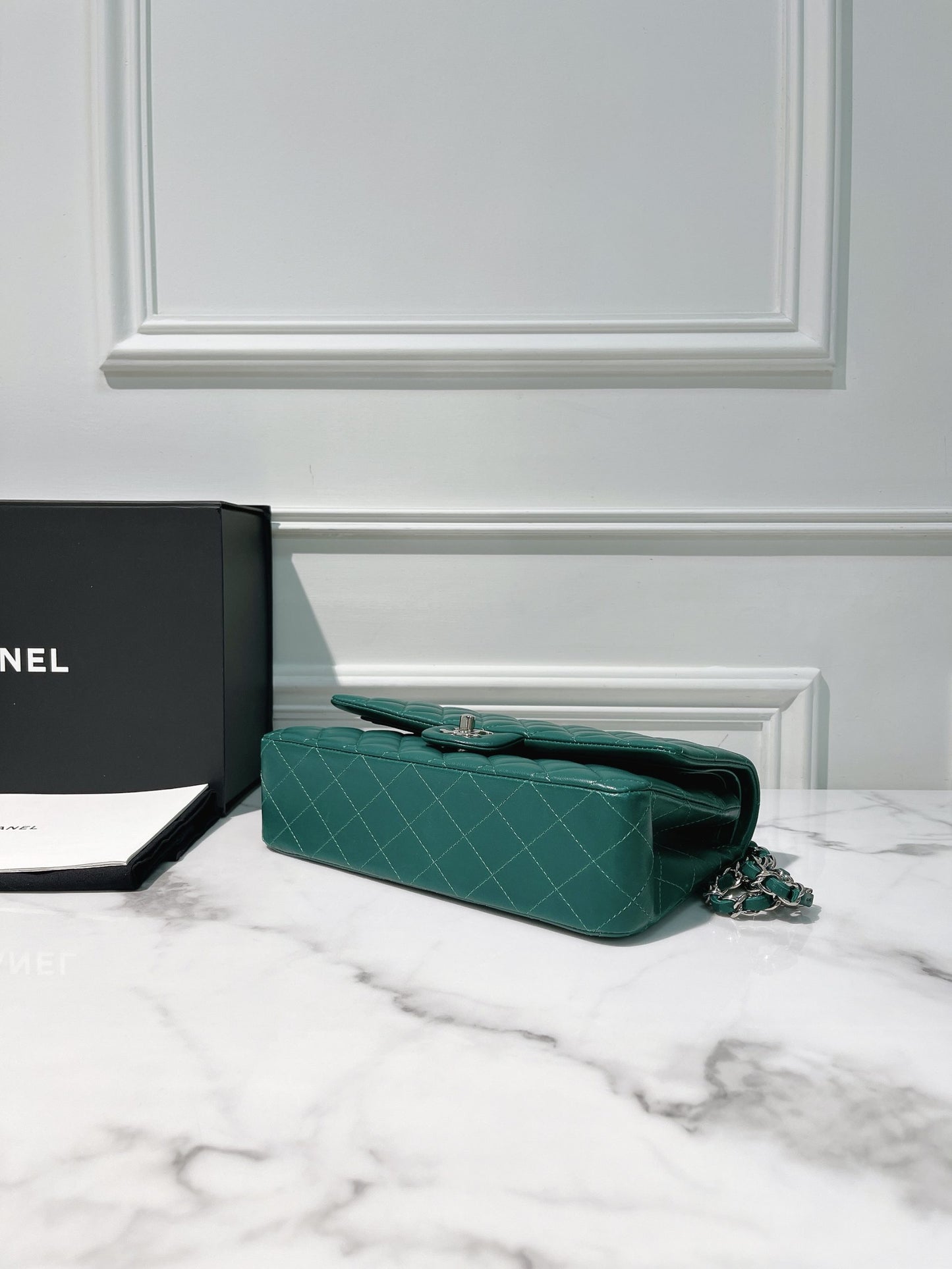 CHANEL MEDIUM CLASSIC FLAP, Green/Silver