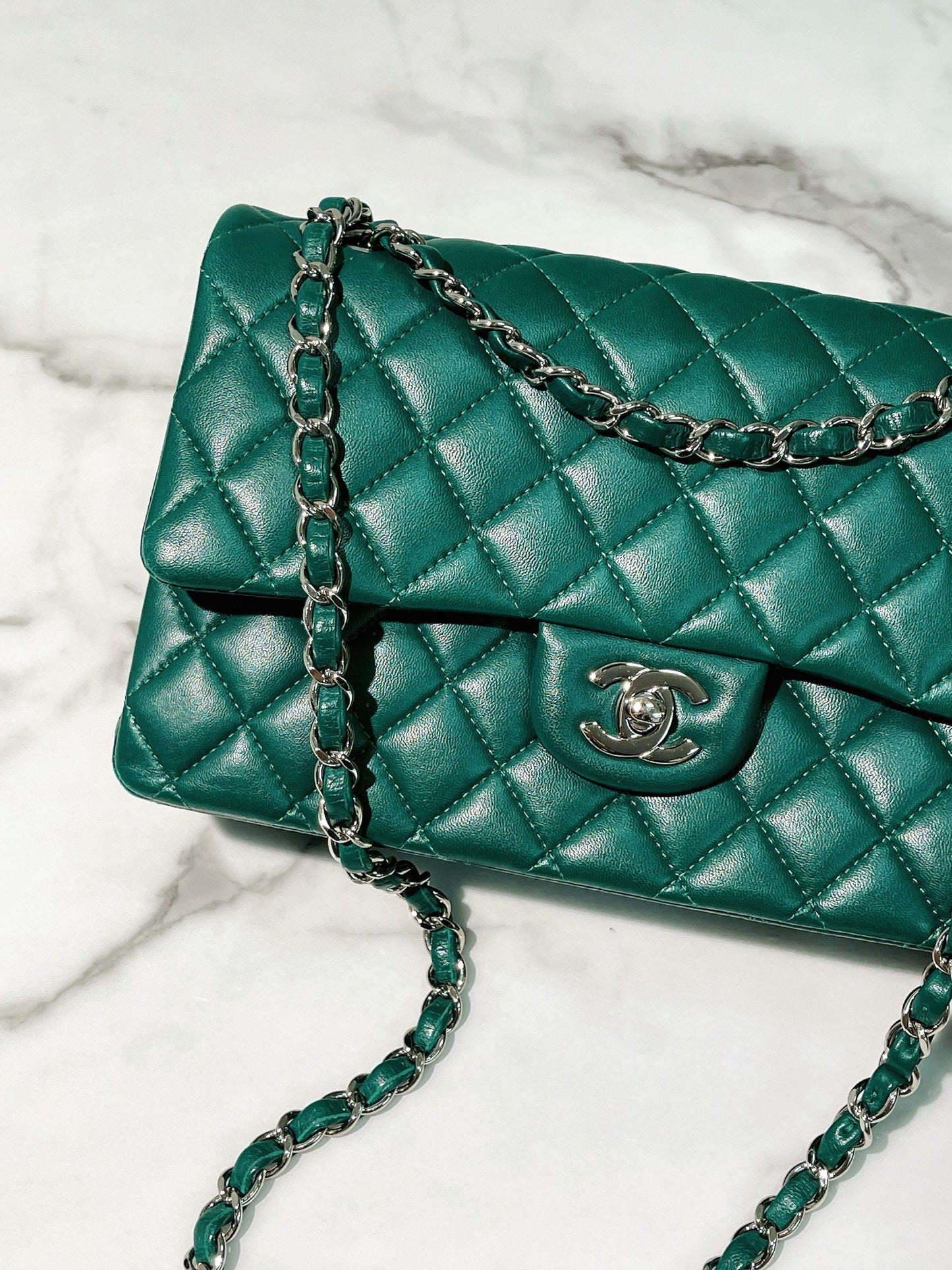 CHANEL MEDIUM CLASSIC FLAP, Green/Silver