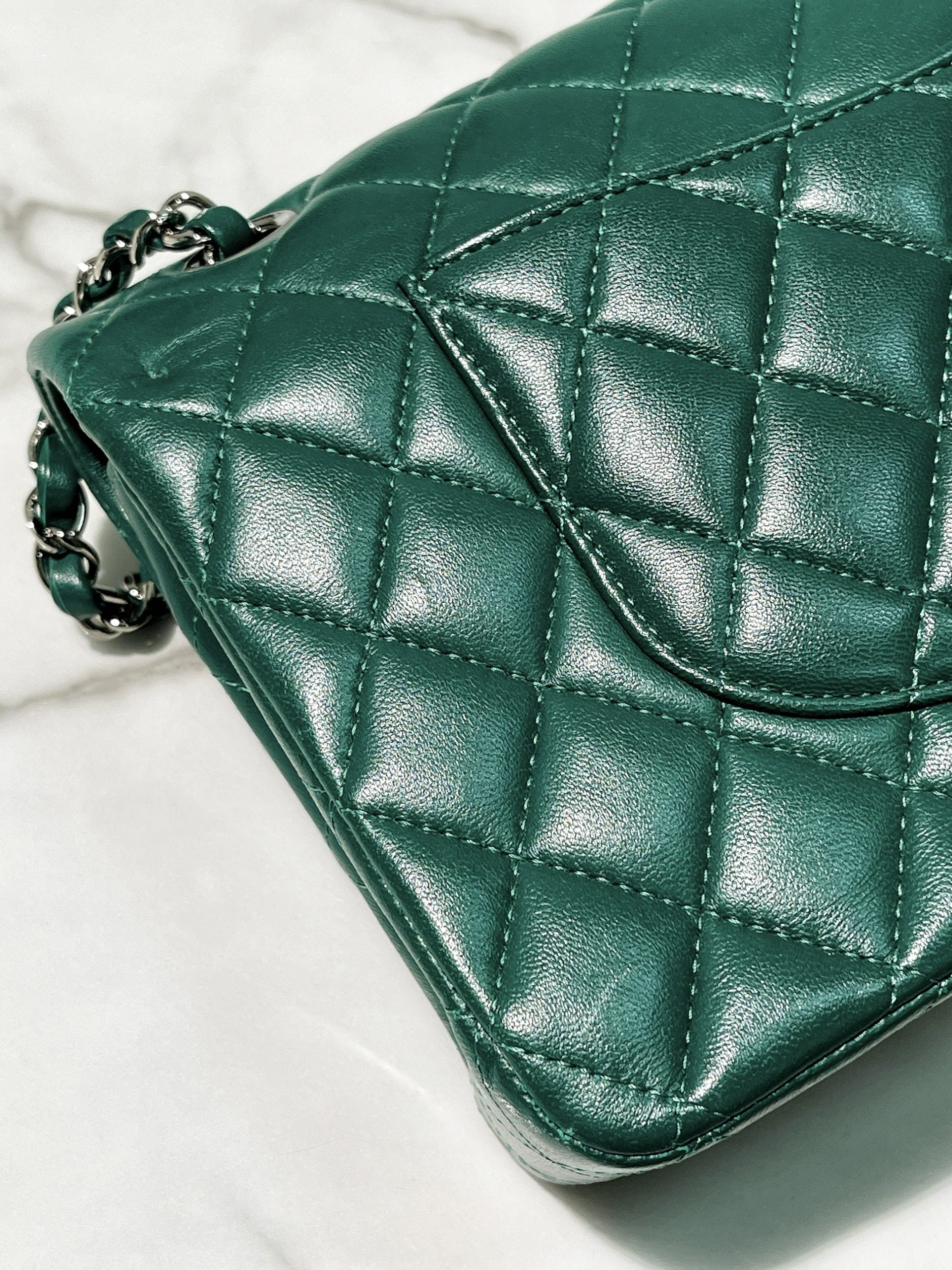 CHANEL MEDIUM CLASSIC FLAP, Green/Silver
