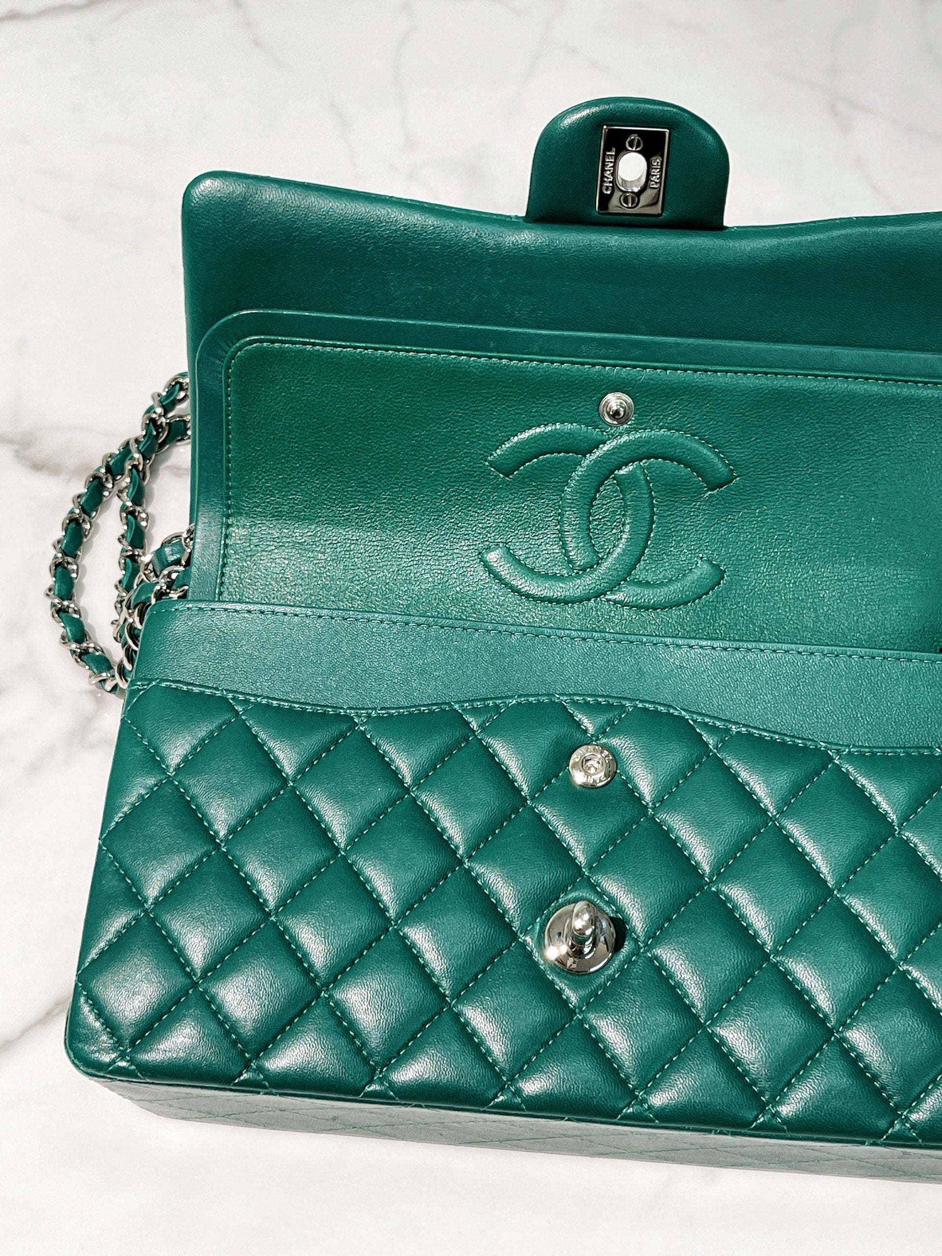 CHANEL MEDIUM CLASSIC FLAP, Green/Silver