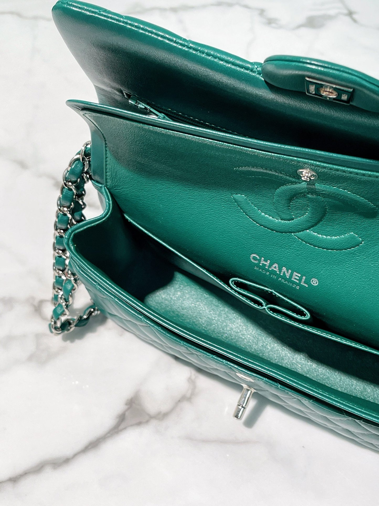 CHANEL MEDIUM CLASSIC FLAP, Green/Silver
