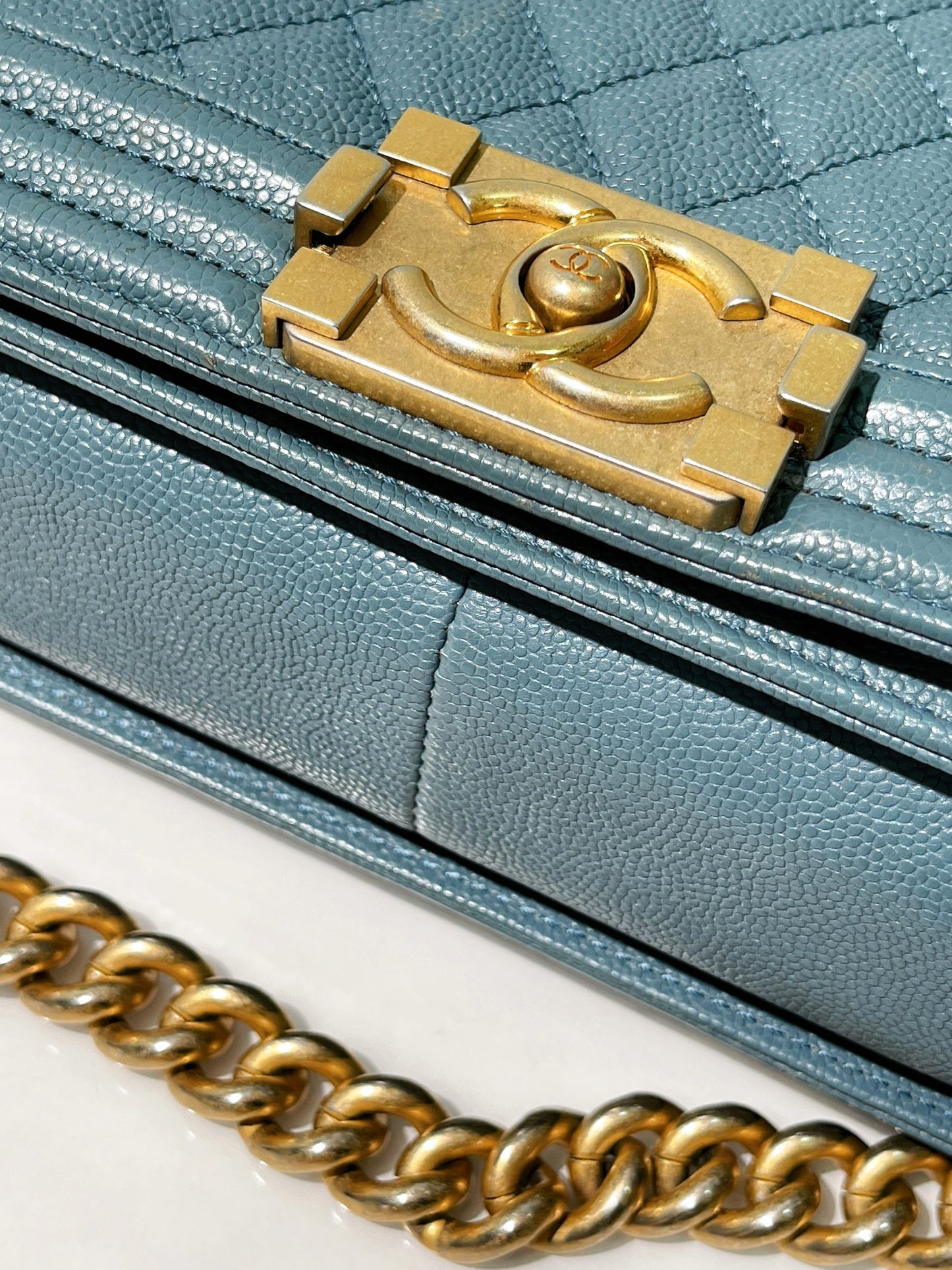 CHANEL MEDIUM BOY HANDBAG, Blue/Gold