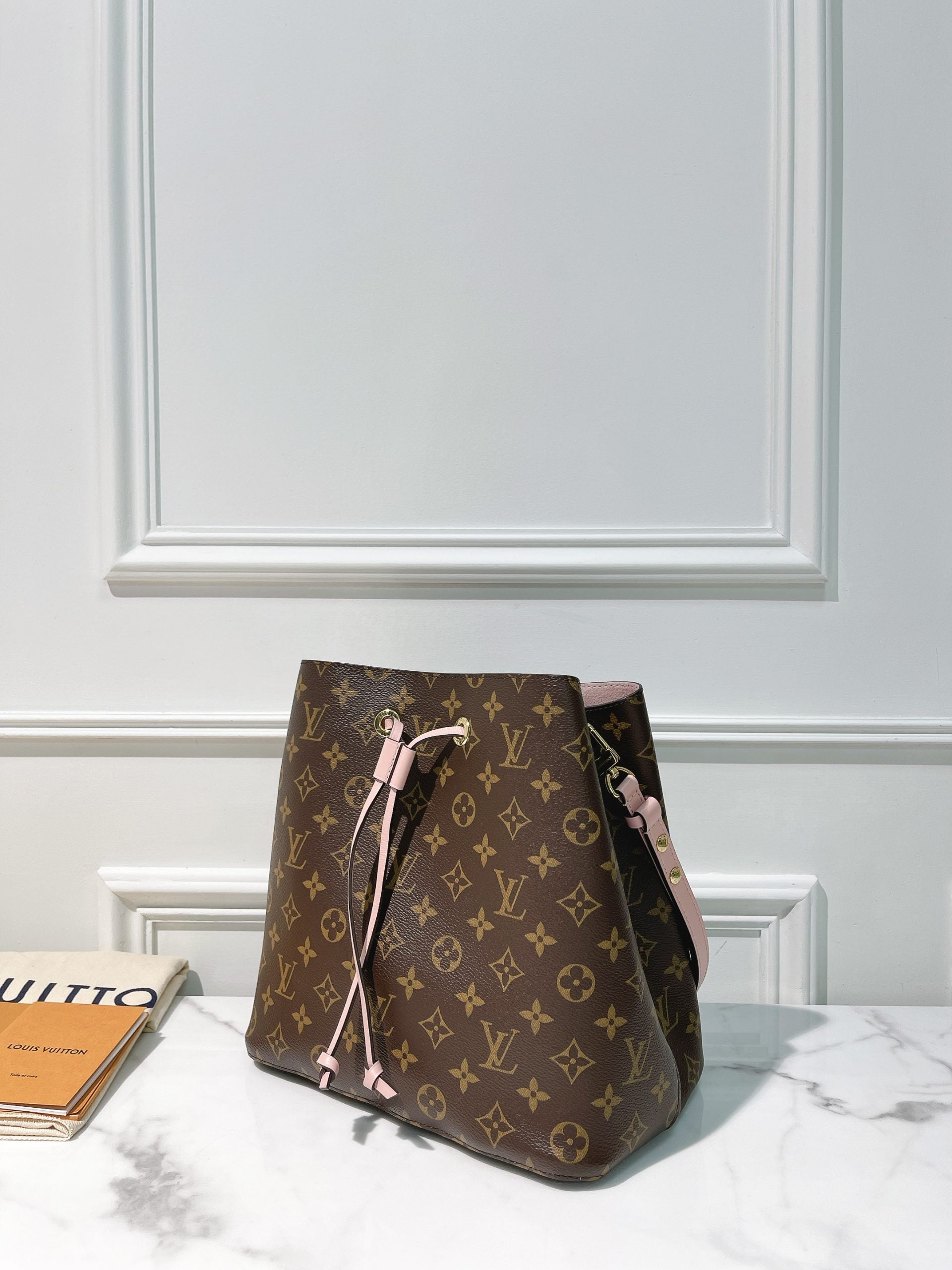 LV NEONOE, Monogram/Rose poudre