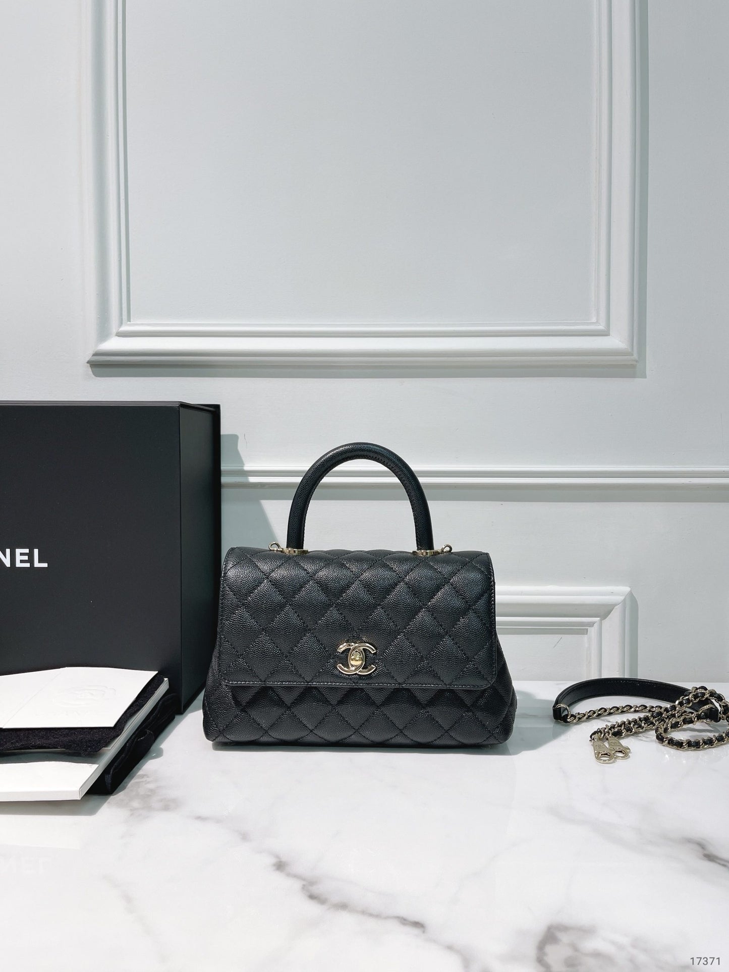 CHANEL SMALL COCO HANDLE, Black/Gold