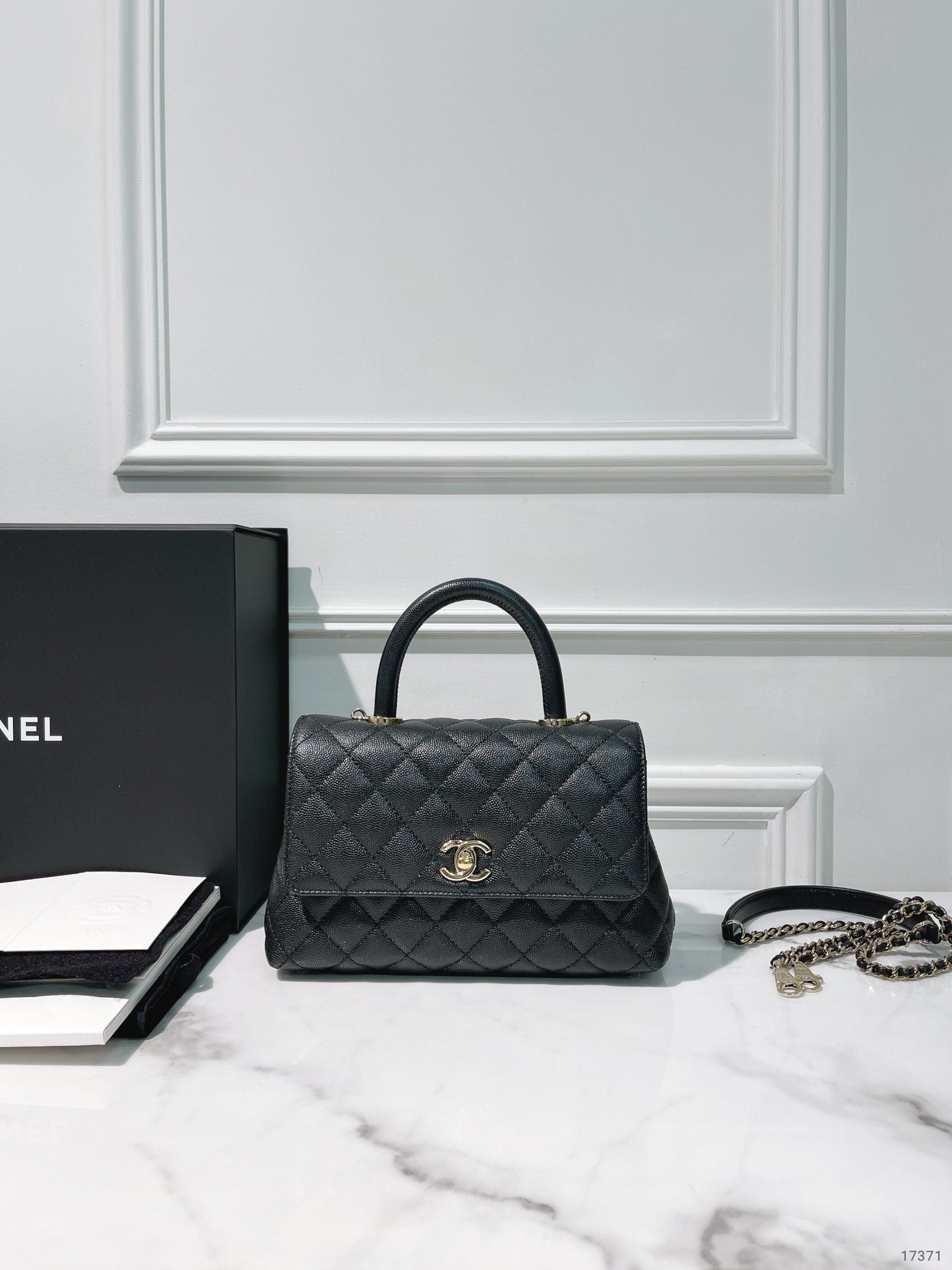 CHANEL SMALL COCO HANDLE, Black/Gold