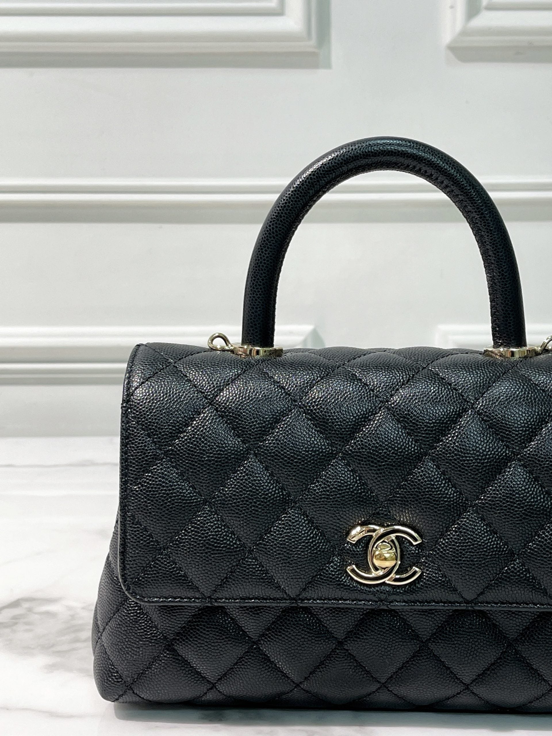 CHANEL SMALL COCO HANDLE, Black/Gold
