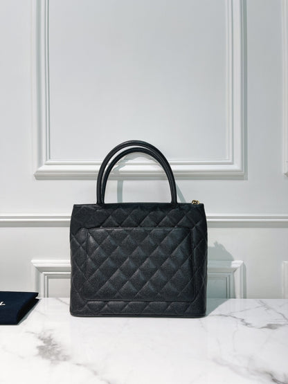 CHANEL MADALLION, Black/Gold