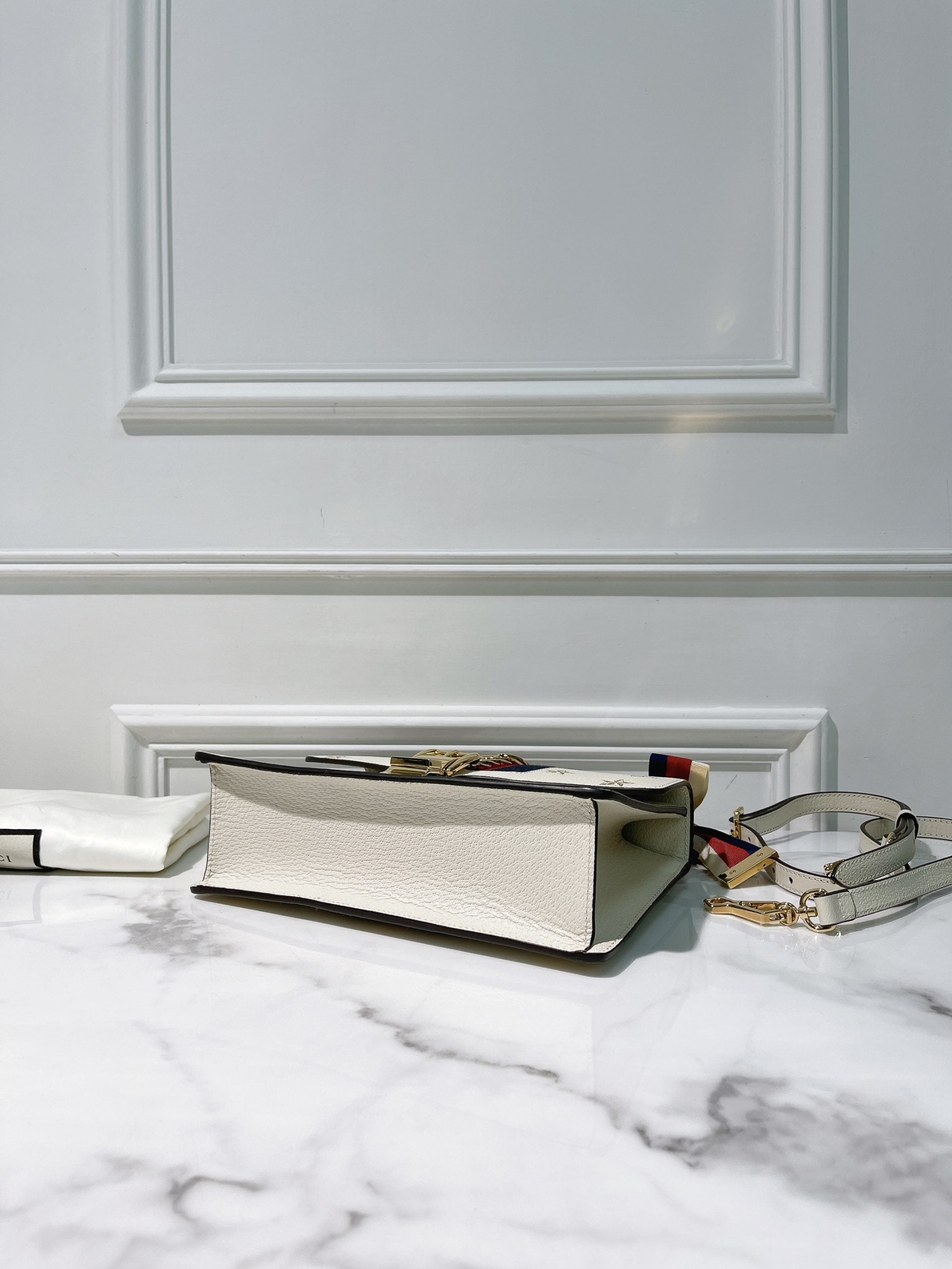 GUCCI MEDIUM SYLVIE SHOULDER BAG