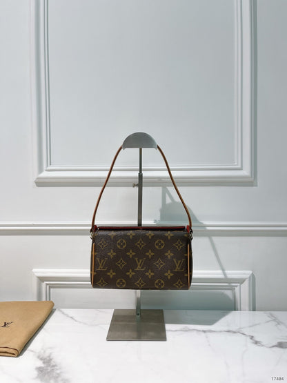 LV VINTAGE RECITAL, Monogram