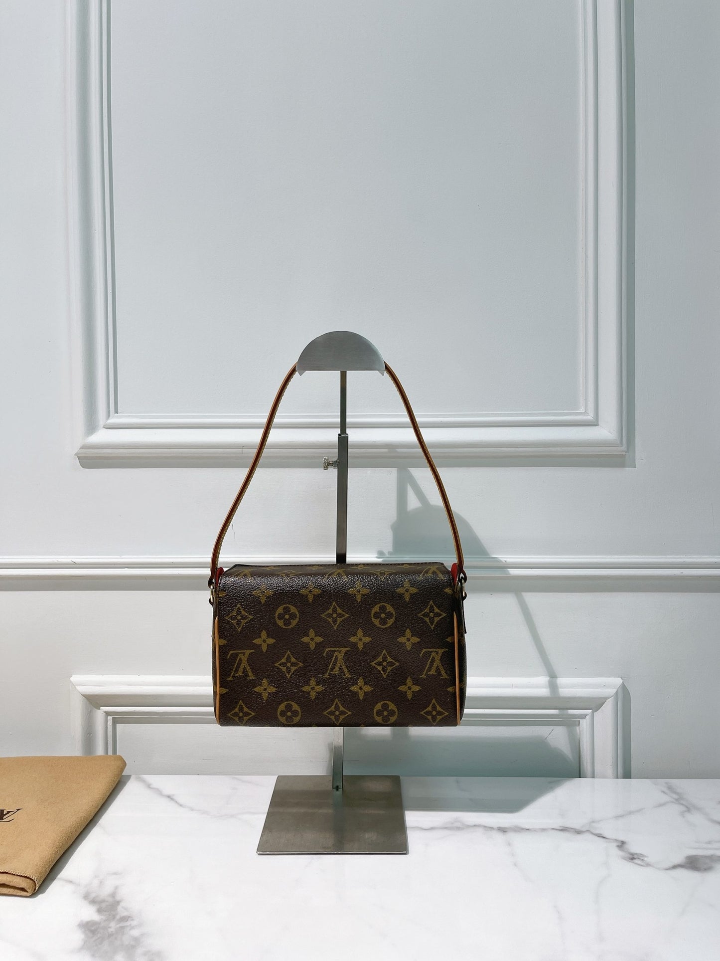 LV VINTAGE RECITAL, Monogram