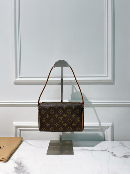 LV VINTAGE RECITAL, Monogram