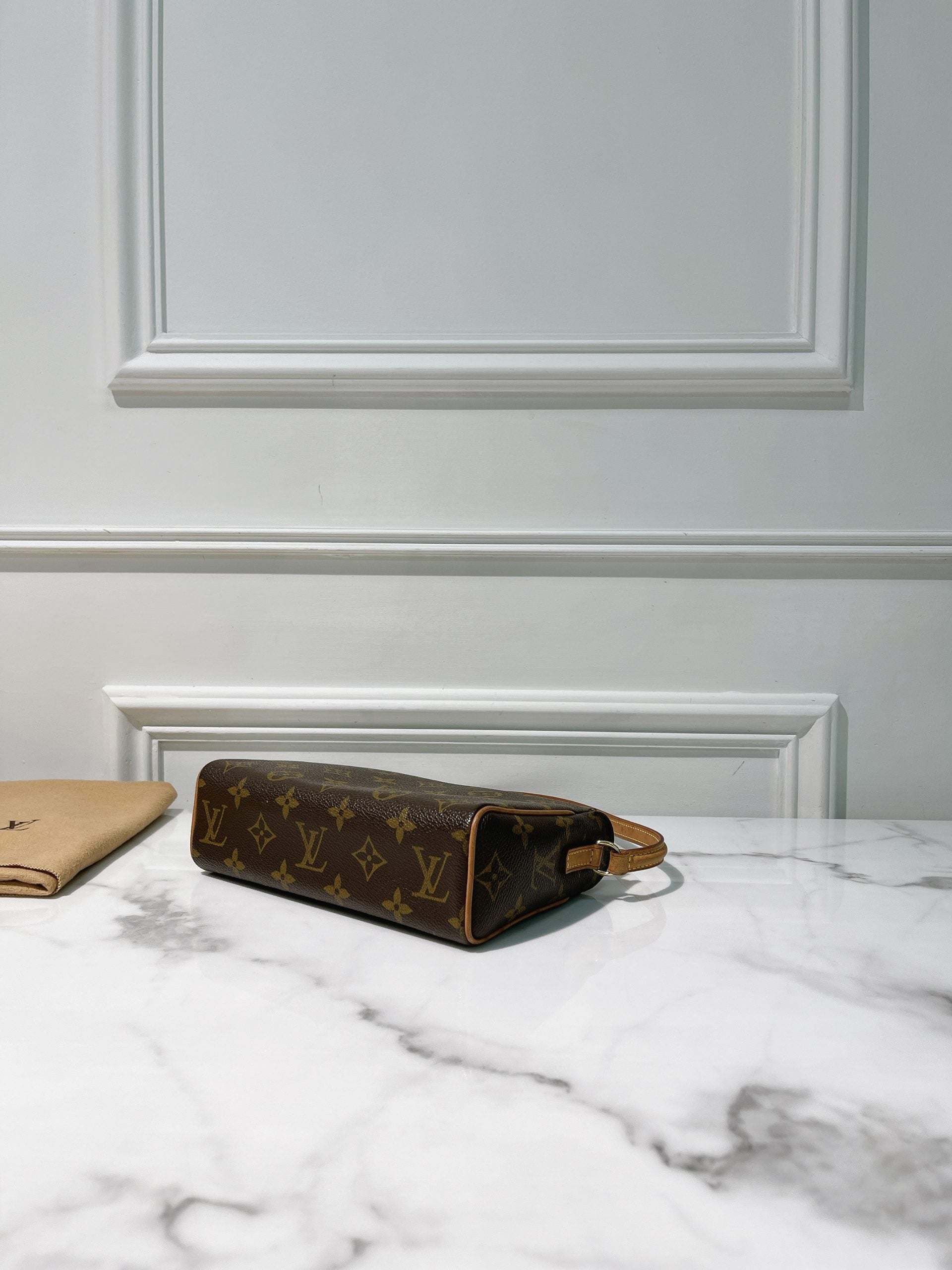 LV VINTAGE RECITAL, Monogram