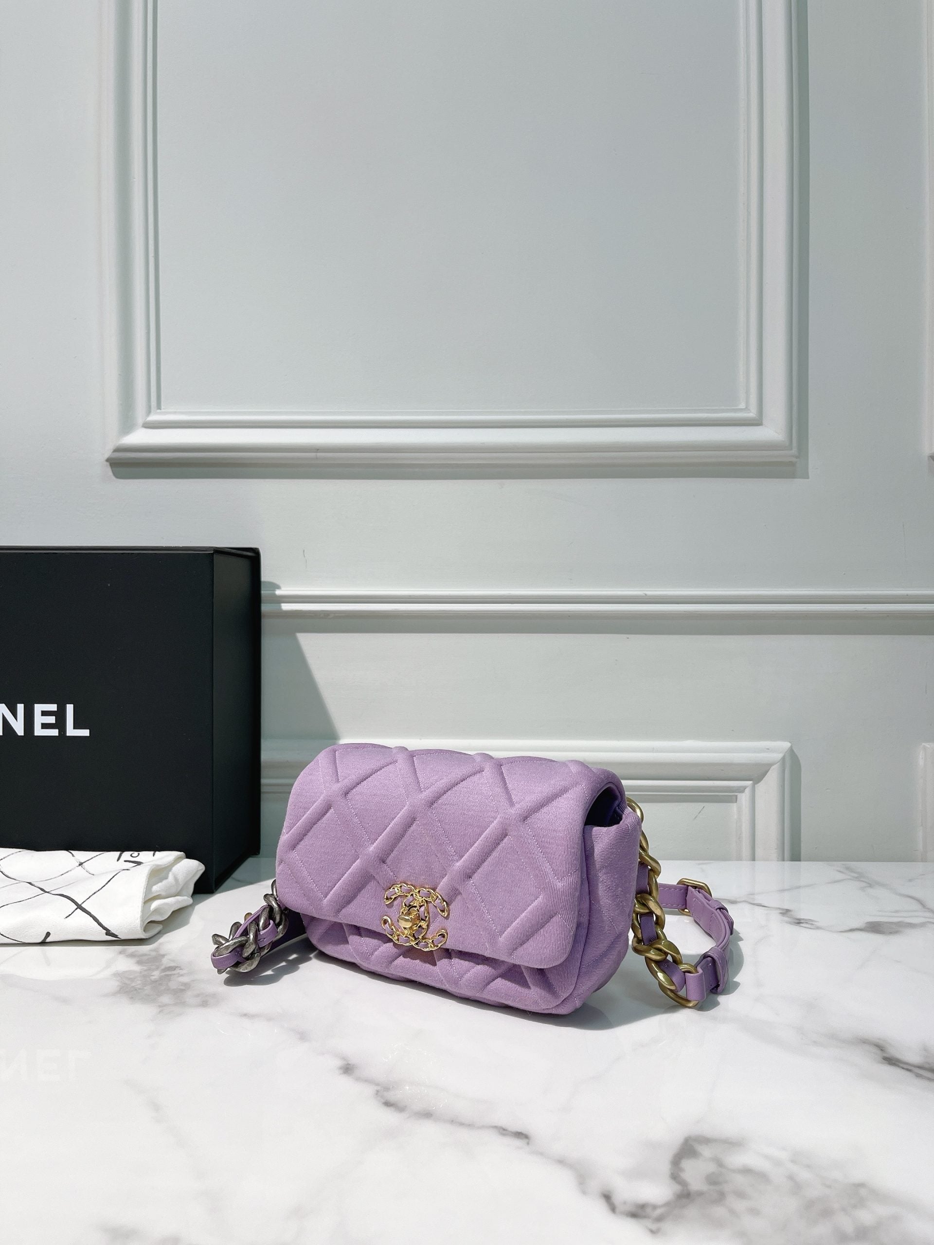 CHANEL 19 WAIST BAG, Purple/Gold