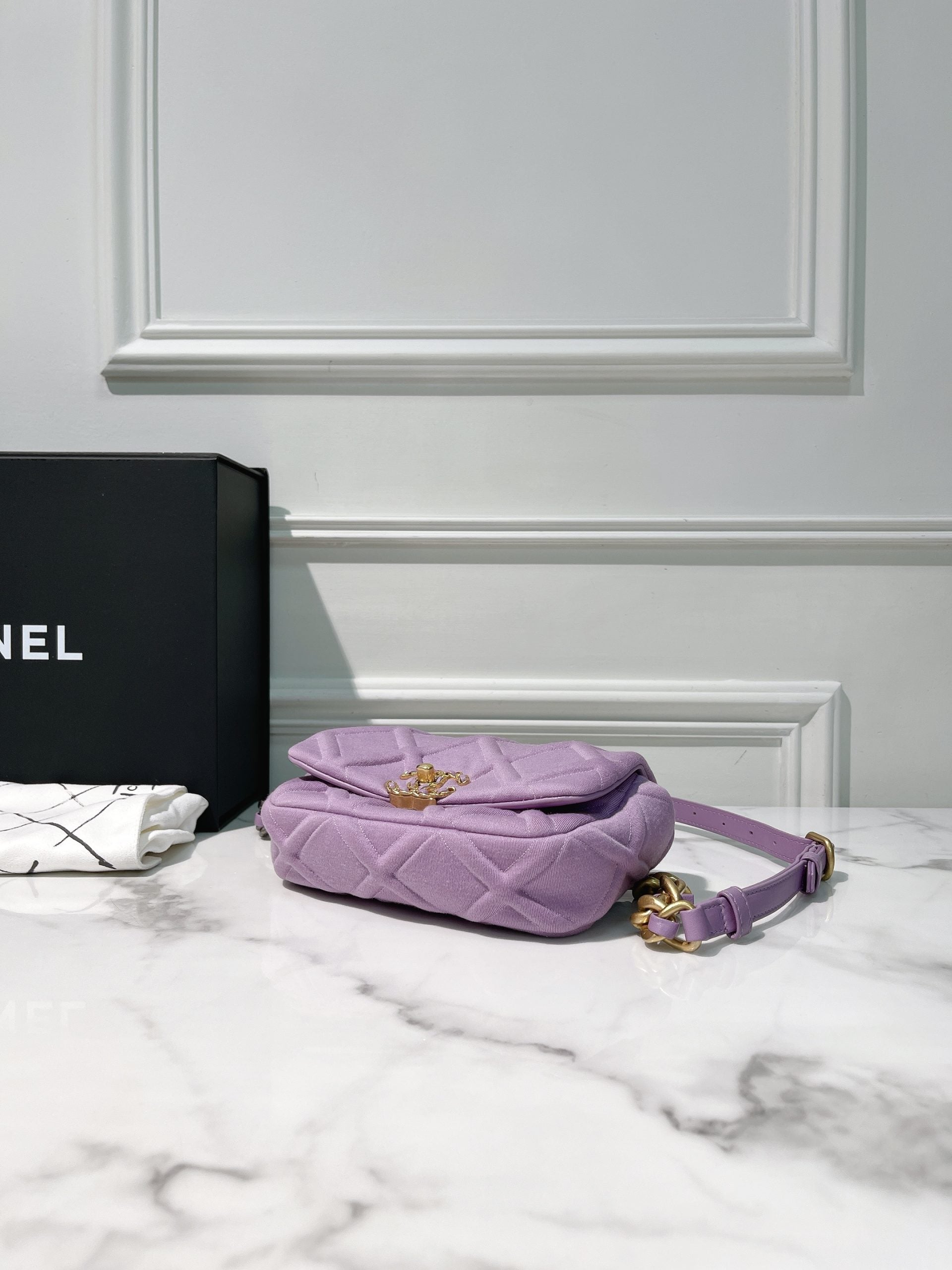 CHANEL 19 WAIST BAG, Purple/Gold