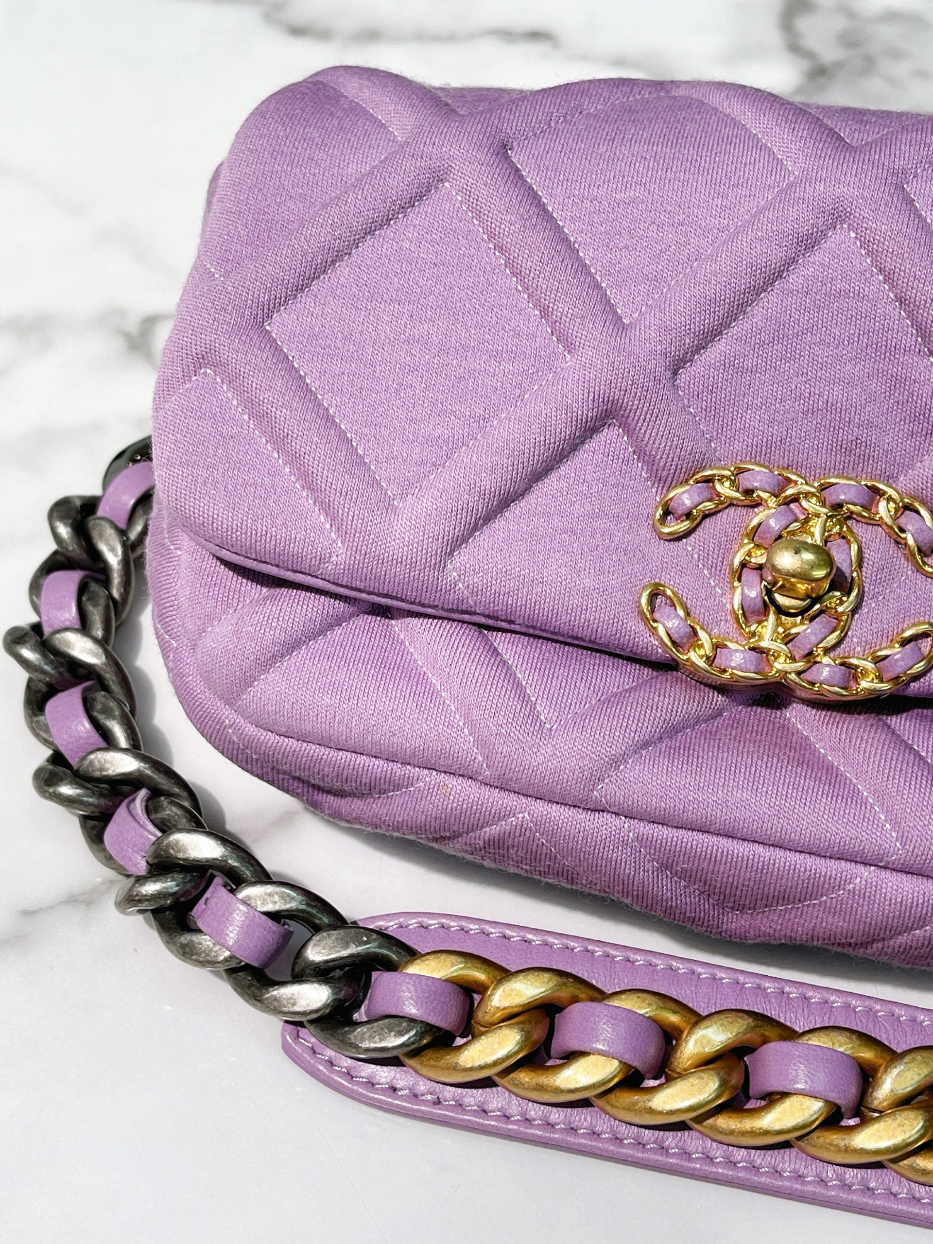 CHANEL 19 WAIST BAG, Purple/Gold