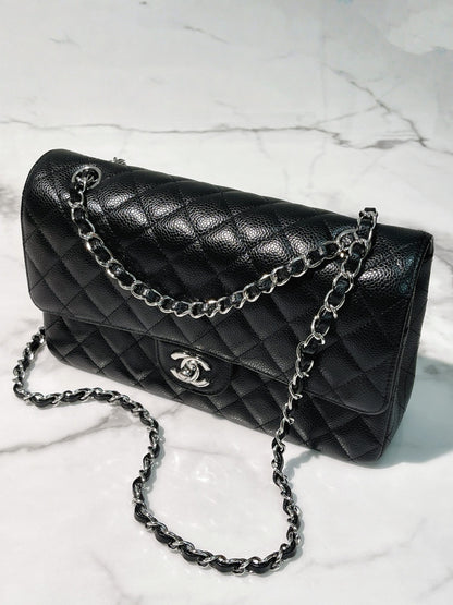 CHANEL MEDIUM CLASSIC FLAP, Black/Silver