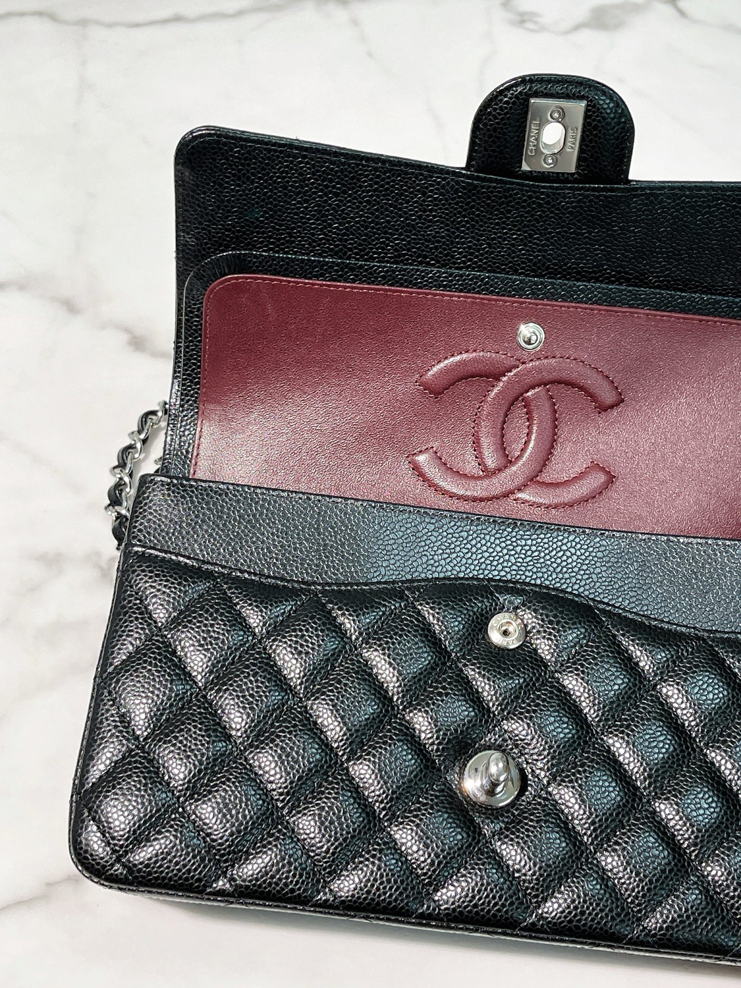 CHANEL MEDIUM CLASSIC FLAP, Black/Silver