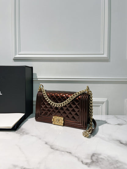 CHANEL MEDIUM BOY HANDBAG, Red/Gold