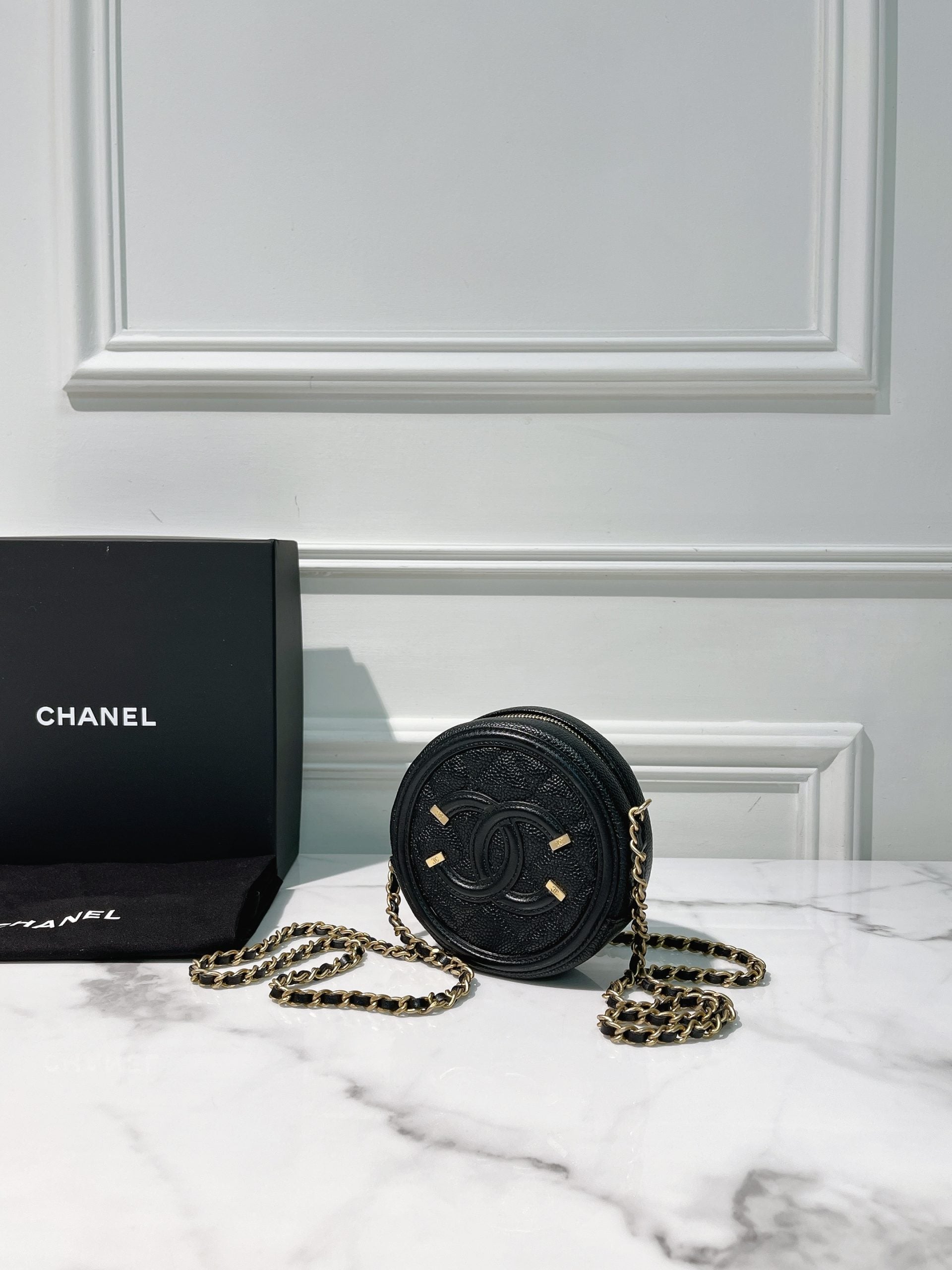 CHANEL FILIGREE ROUND CHAIN BAG, Black/Gold